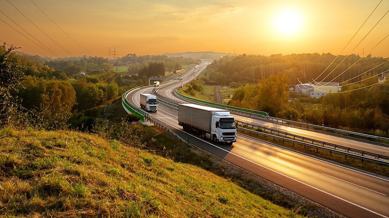 Vehicule pe două autostrăzi