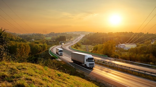 Vehicule pe două autostrăzi